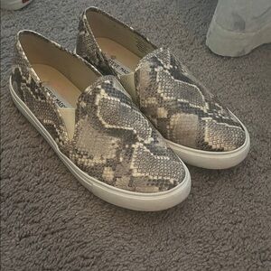 Steve Madden Gray and Cream Snake Print Sneakers